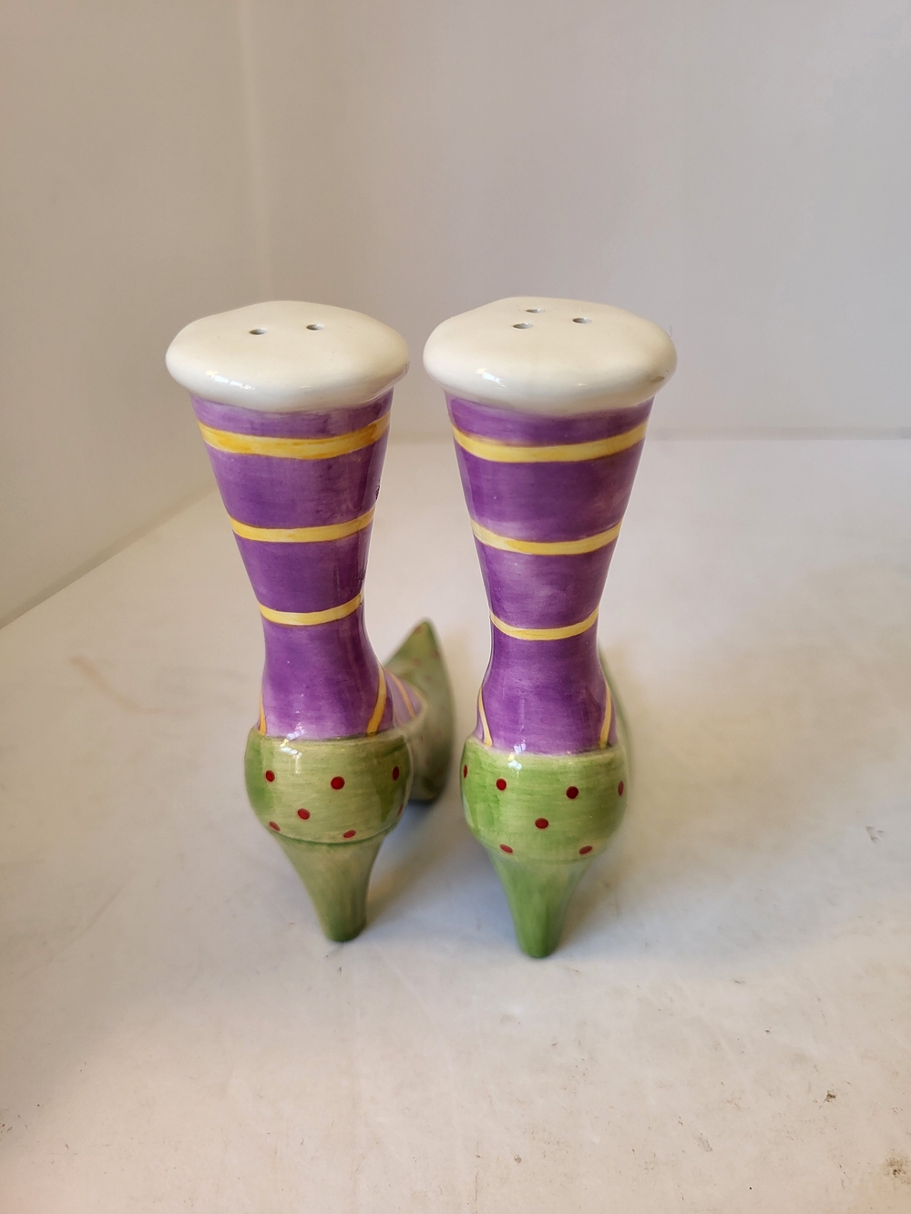 Y2K Krinkles Collection Patience Brewster Witches Shoes Salt & Pepper Shakers - Picture 3 of 6